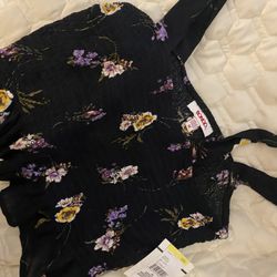Woman’s Medium Floral Shirt Crop
