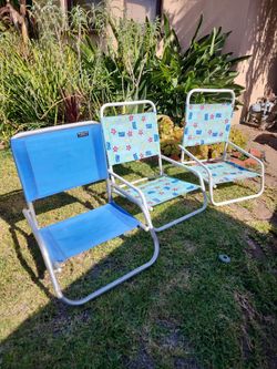 Set of 3 beach lounge chairs