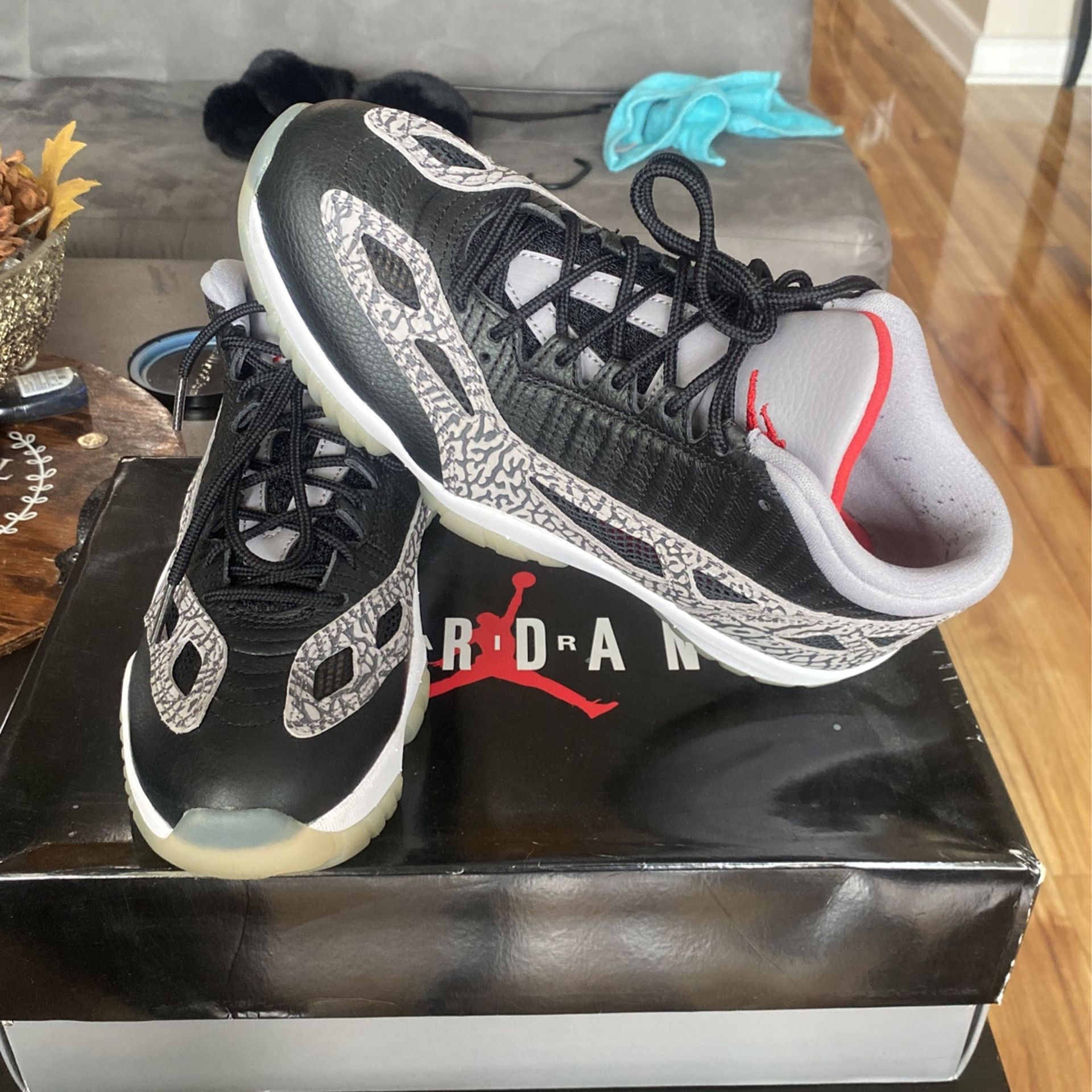 Jordan Retro Low IE