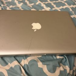 Apple Laptop 