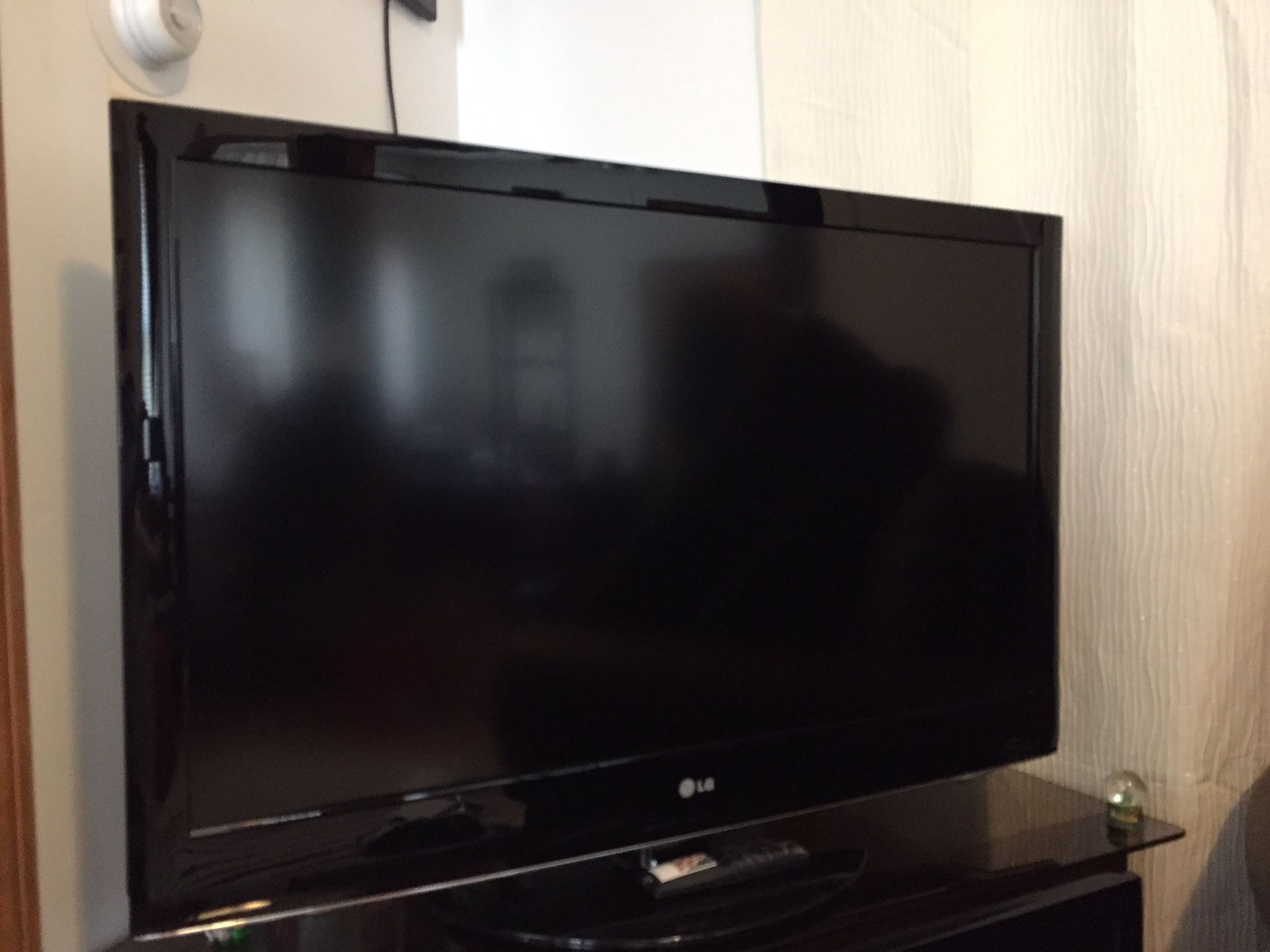 42" LG LCD Tv 1080p, in Excelent Condition ,Barelly Used !!!