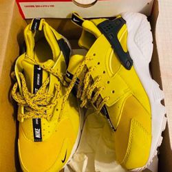 Nike Huarache Run SE(GS) Size 4(Citron)