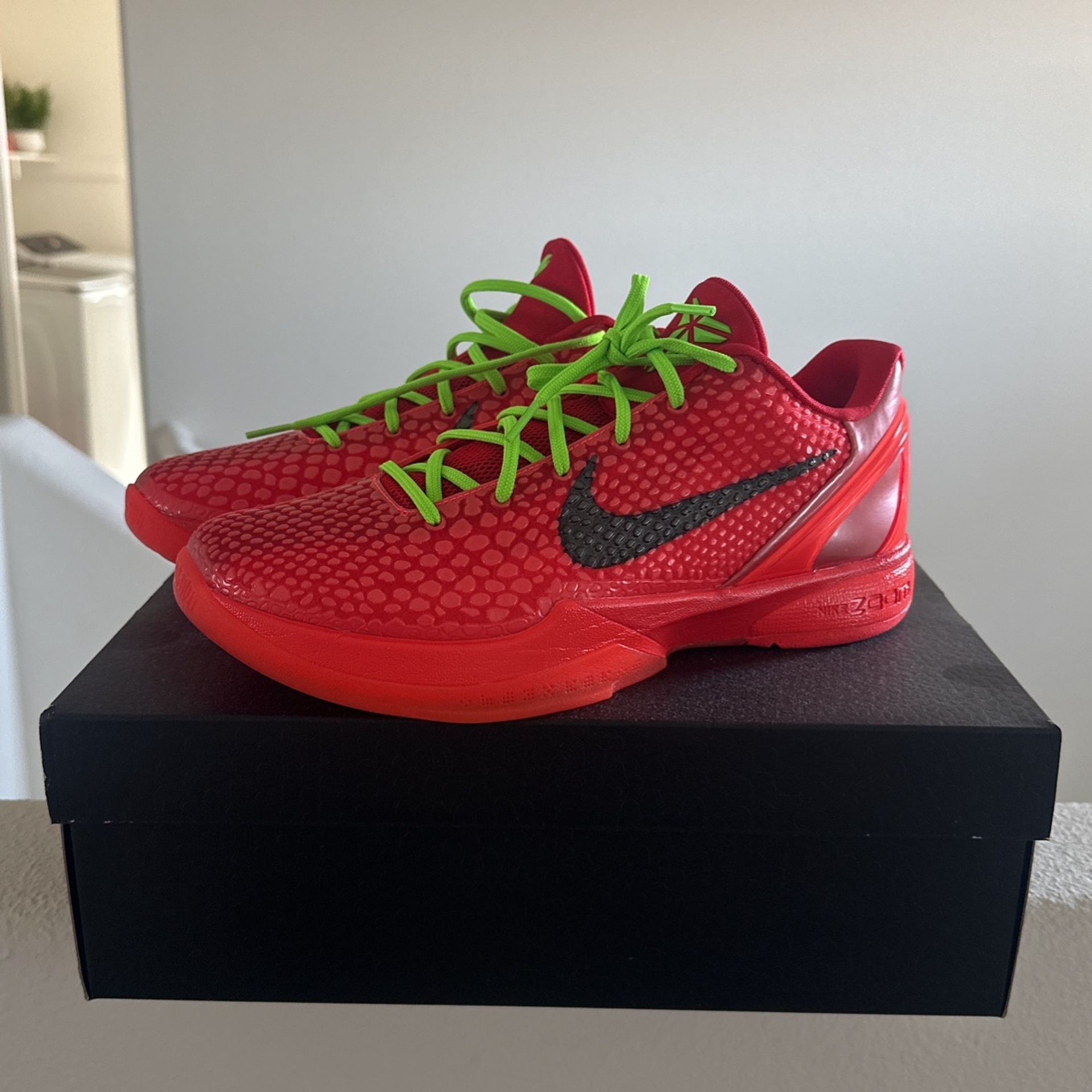 Size 11 Kobe Reverse Grinch