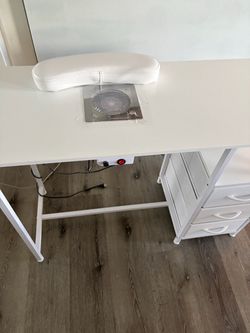Manicure table