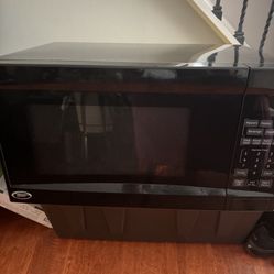 Oster Microwave 1100 Watts 