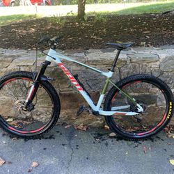 Giant Fathom 27.5” Mountain Bike