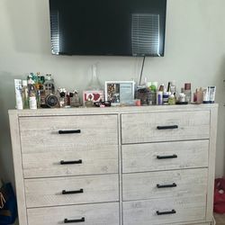 Gently used dress and chest … light grey ( antique white )