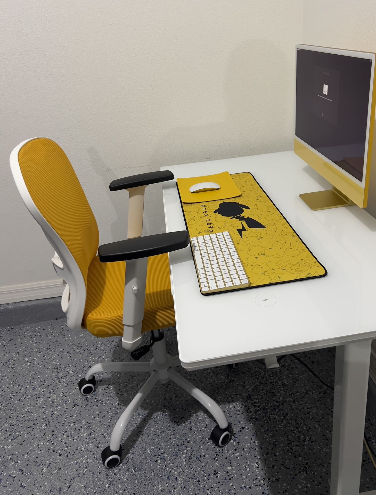 Apple iMac Yellow with M1 Chip, 8-core CPU 24-inch, 8GB RAM, 256GB SSD & Office/Gaming Chair