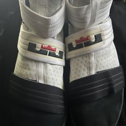 NIKE LEBRON SOLDIER 10 SFG(sz 12)