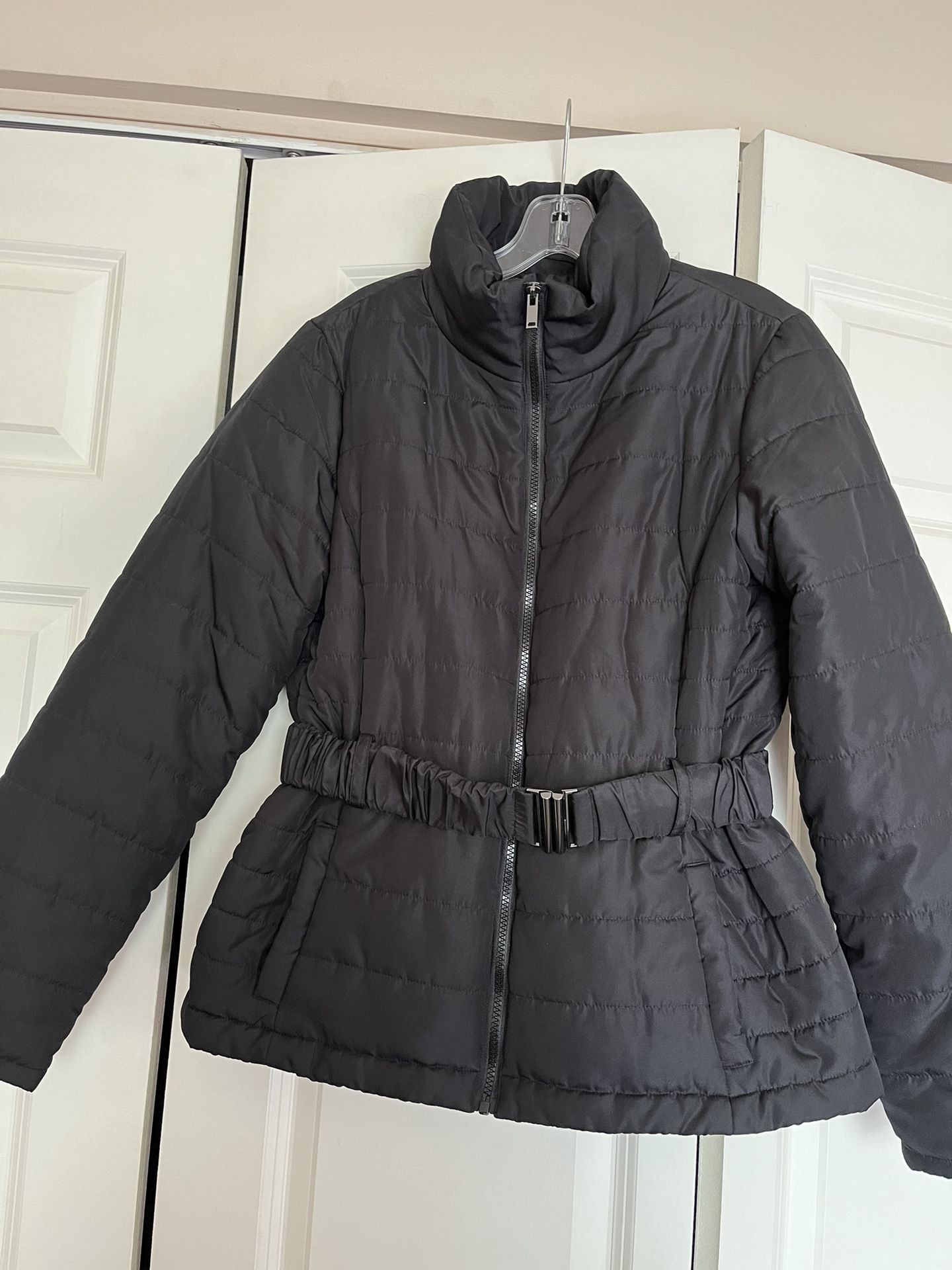 It’s Very Good Puffy Jacket From New York And Company In Size Medium. The Color Is Black itsFor Woman’s