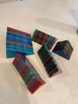 Magnetic triangle tiles