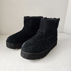 Time and Tru Woman's Boots Size 9 or 11 NEW 