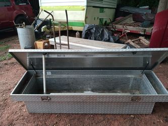 DEEZEE Full size truck toolbox