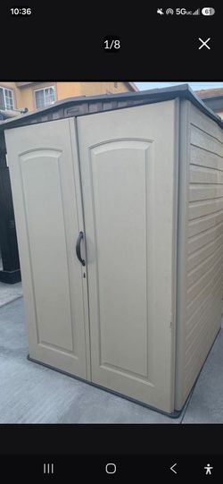 Rubbermaid Roughneck Vertical  Plastic Resin Vinyl Outdoor Storage Shed Excellent Condition