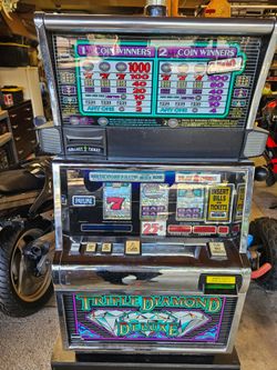 SLOT MACHINE $750
