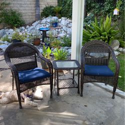 2 Patio Chairs And End Table 