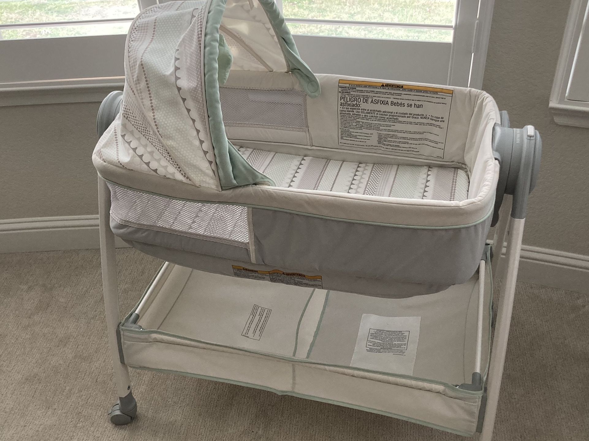 2 In 1 Bassinet and Changing Table rolling
