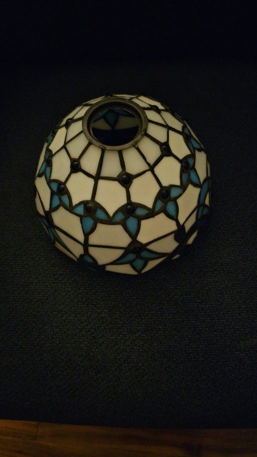 Small eight inch tiffany lamp shade