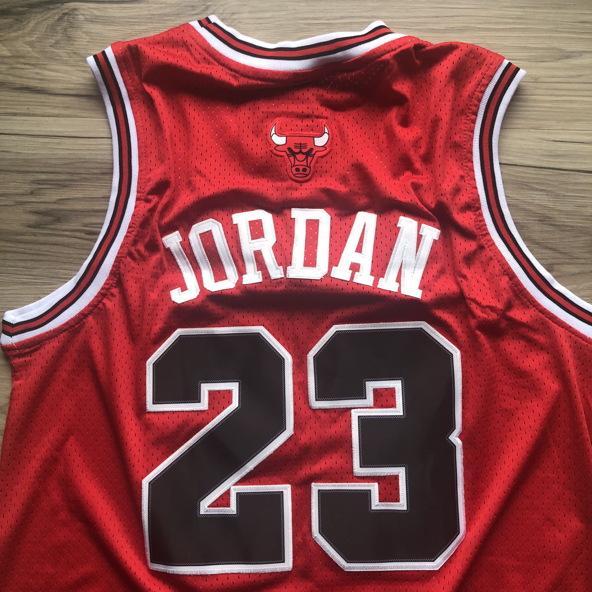 BRAND NEW! 🔥 Michael Jordan #23 Chicago Bulls NBA Nike Throwback Red Jersey + Size Large + SHIPS OUT TODAY! 🎁💨