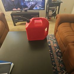 GASOLINE CONTAINER FOR REGULAR OR EMERGENCY USE 5 GALLON CONTAINER