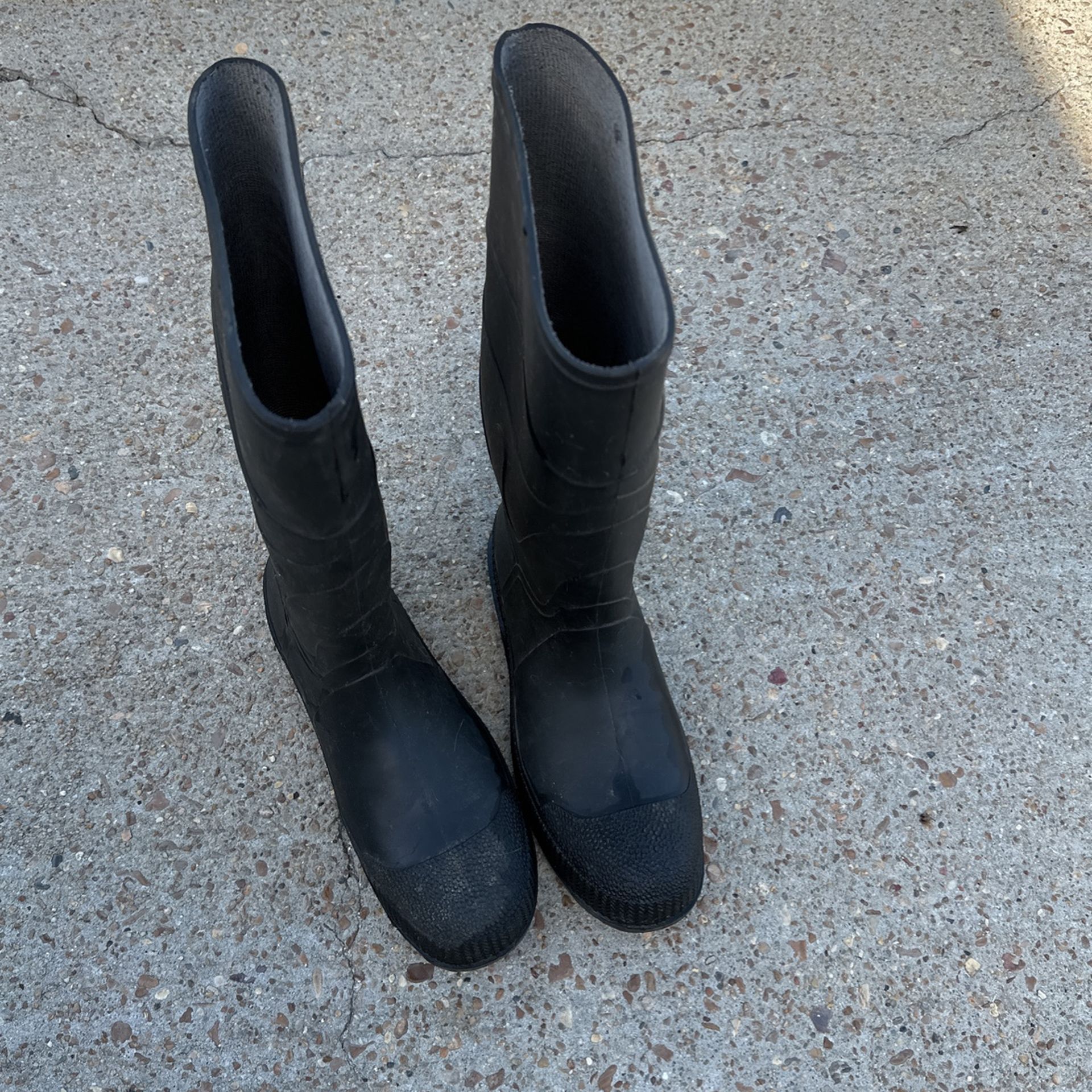 Water Boots Men’s Size 9