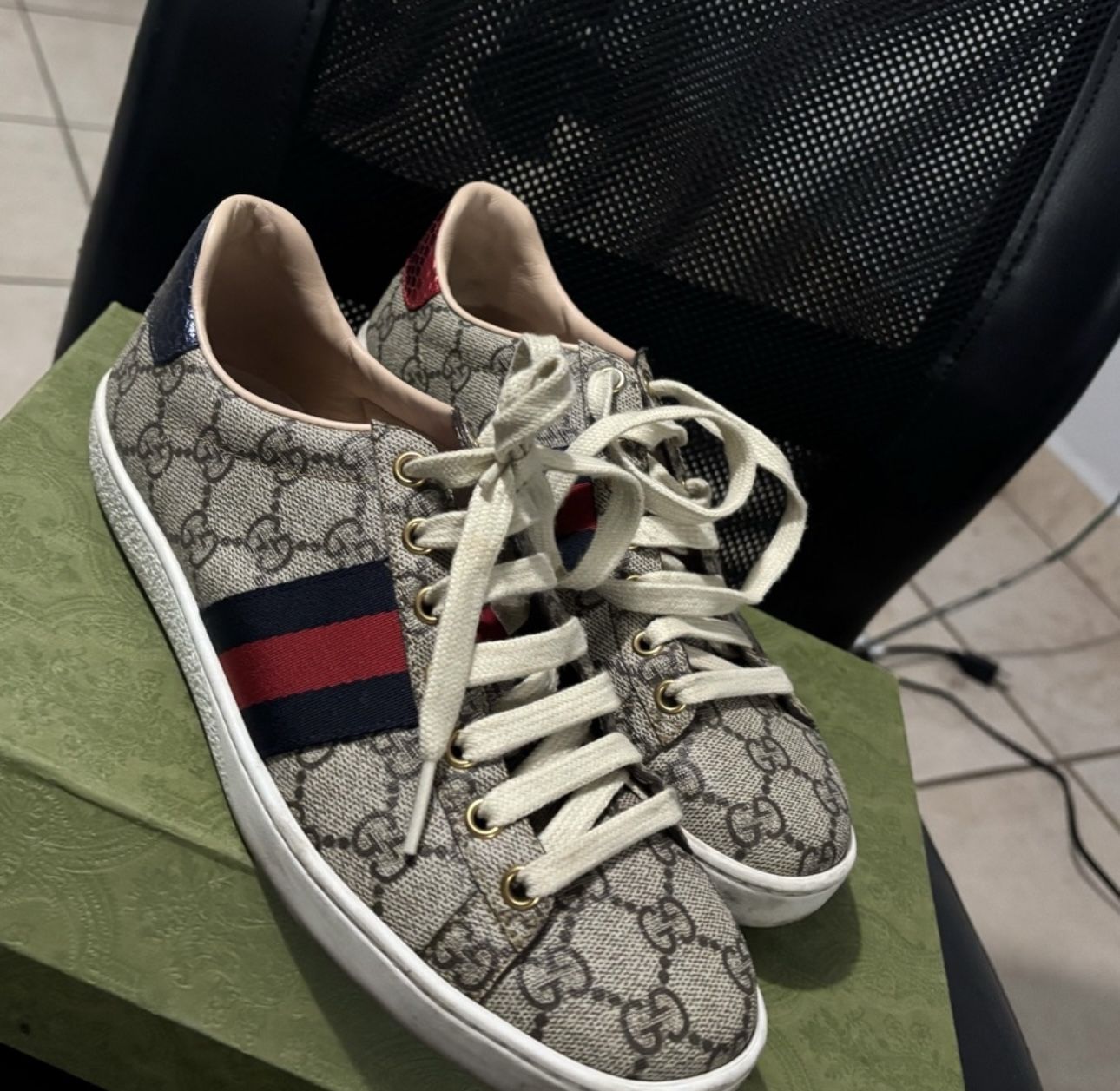 Women’s Gucci Sneakers Size 37