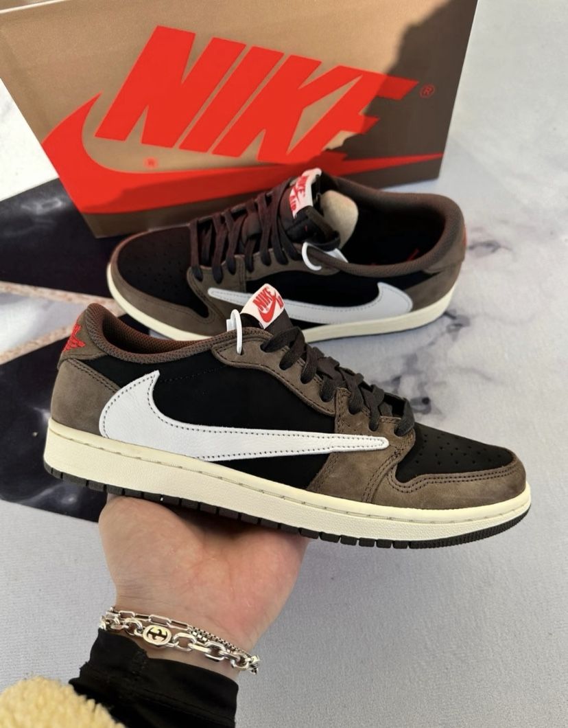 Nikew air jordan 1 low travis scott reverse mocha size 7,7.5,8,8.5,9,9.5,10,10.5,11