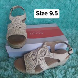 New women’s shoes size 9.5