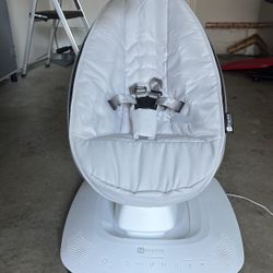 4moms MamaRoo Multi-Motion Baby Swing, Bluetooth Enabled with 5 Unique Motions, Grey