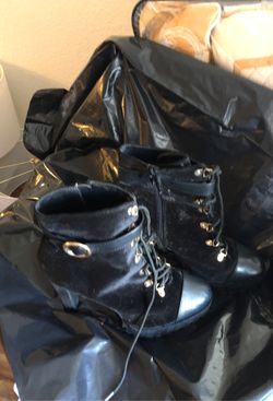 BLACK BOOTIES