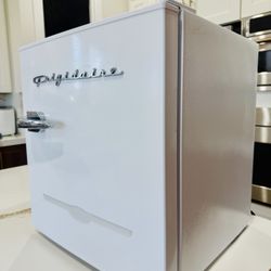 Frigidaire retro fridge - small
