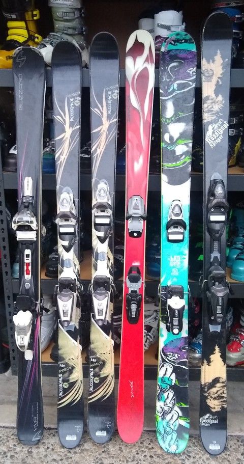 Snow Skis -  Ski Boots - Downhill and XC -  Snowboard Boots

Downhill Skis with bindings (300+ pairs)