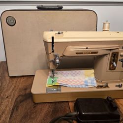 Singer 404 Slantneedle Portable Sewing Machine with Accessories and Carry Case