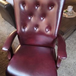 Burgundy Traditional Executive Chair / Silla Ejecutiva Tradicional Color Borgoña