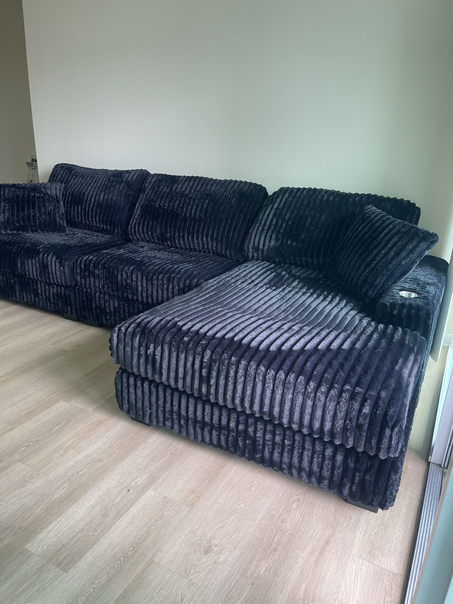 Large Black Sectional With Oversized Chaise + USB & Cup Holder