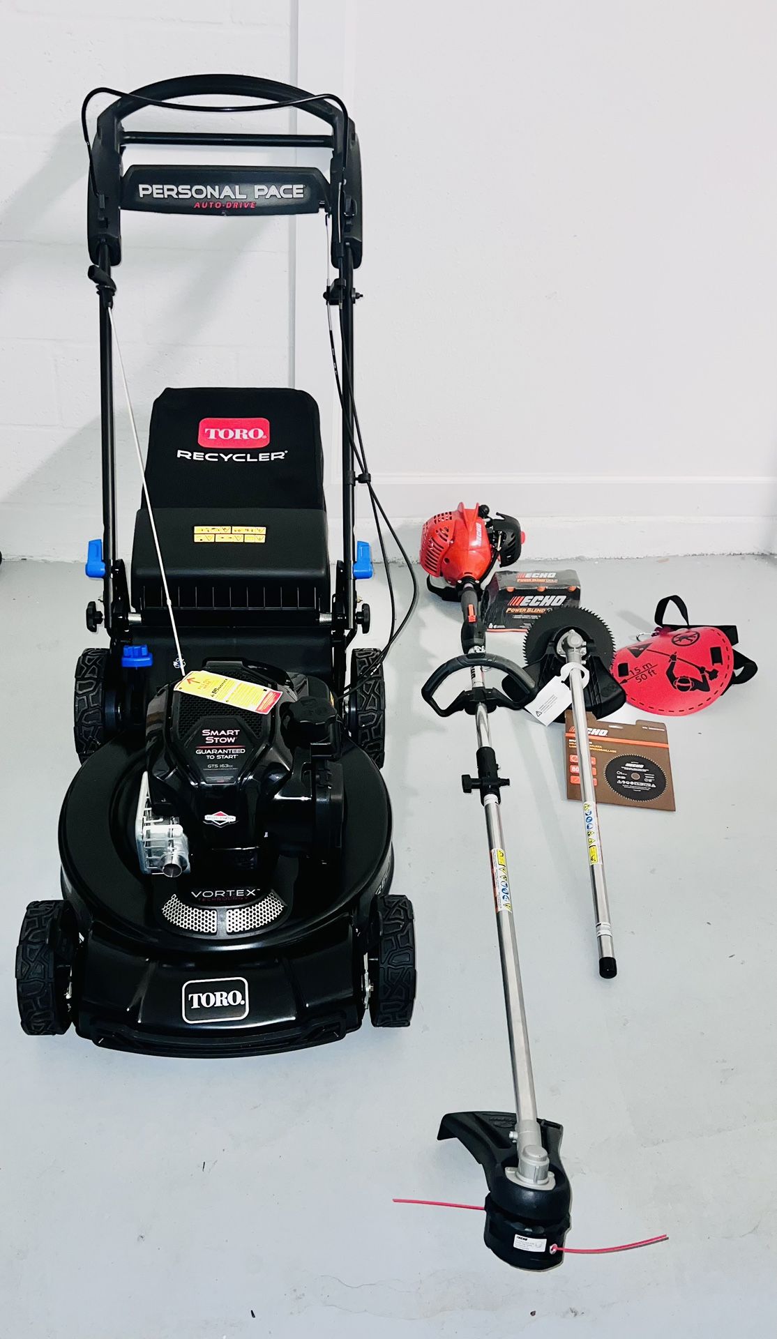 Toro Lawn Mower 22 in. (56 cm) Recycler Max w/ Personal Pace & Smartstow Gas Lawn Mower 163 cc