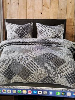 Charming Gray Patchwork Printed King Quilt Set New