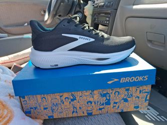Brooks black and white color
