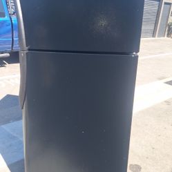 APARTMENT SIZE REFRIGERATOR (DELIVERED)