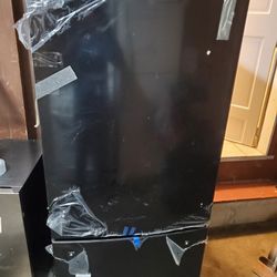 GE Botton Freezer New Open Box 33 Inches Warranty,, With Ice Maker Ready To Deliver..$750