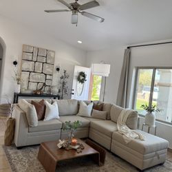 Beige Sectional Couch! (Free Delivery ! ) 