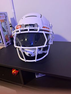 Schutt F7 Football Helmet medium