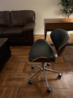 Extremely Expensive, Gorgeous, Modern Black Leather And Wood Computer Chair !