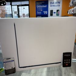 Macbook Air M3 15inch 8GB And 256 GB SSD