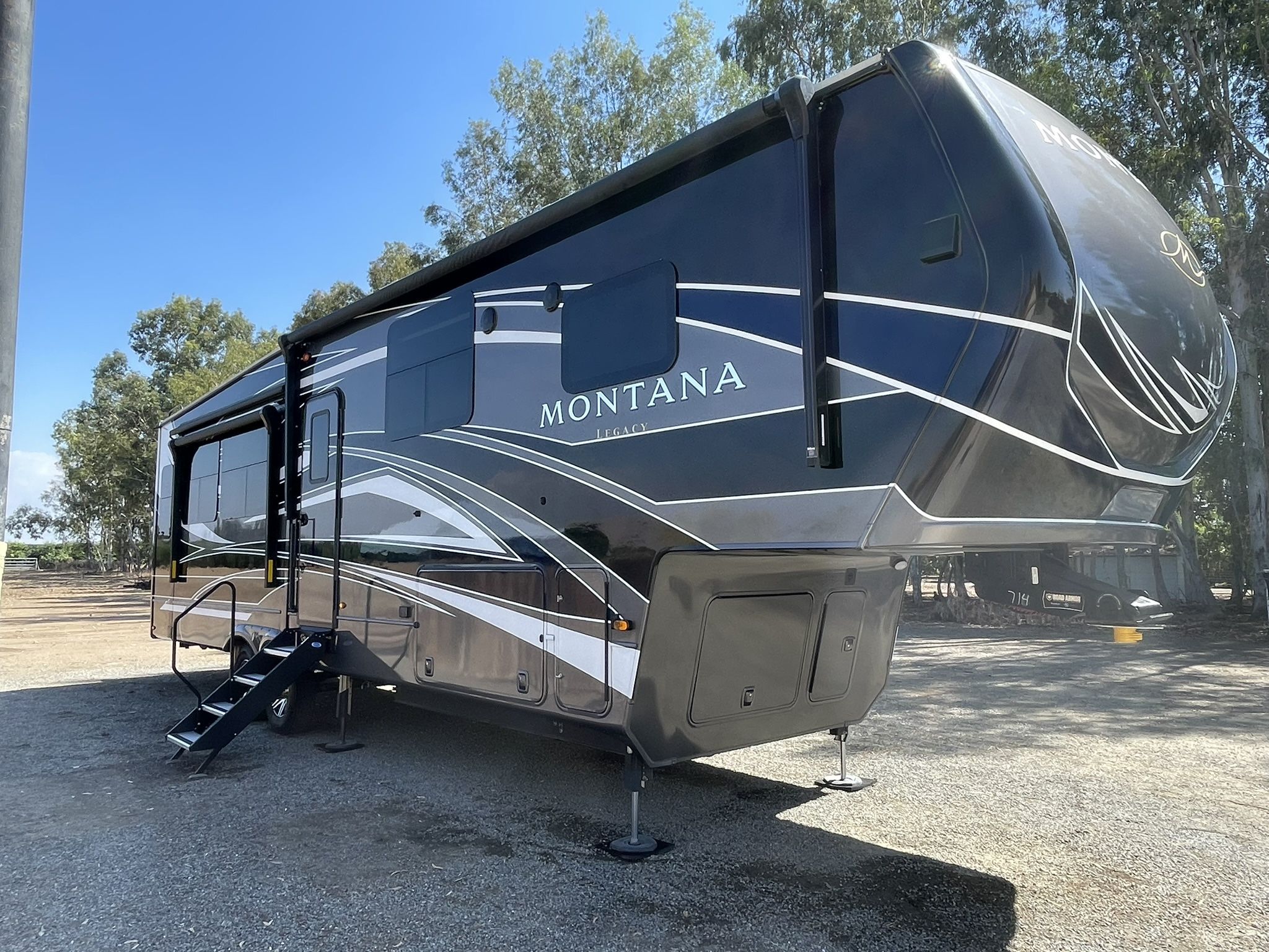 2024 Montana MO3231CK24