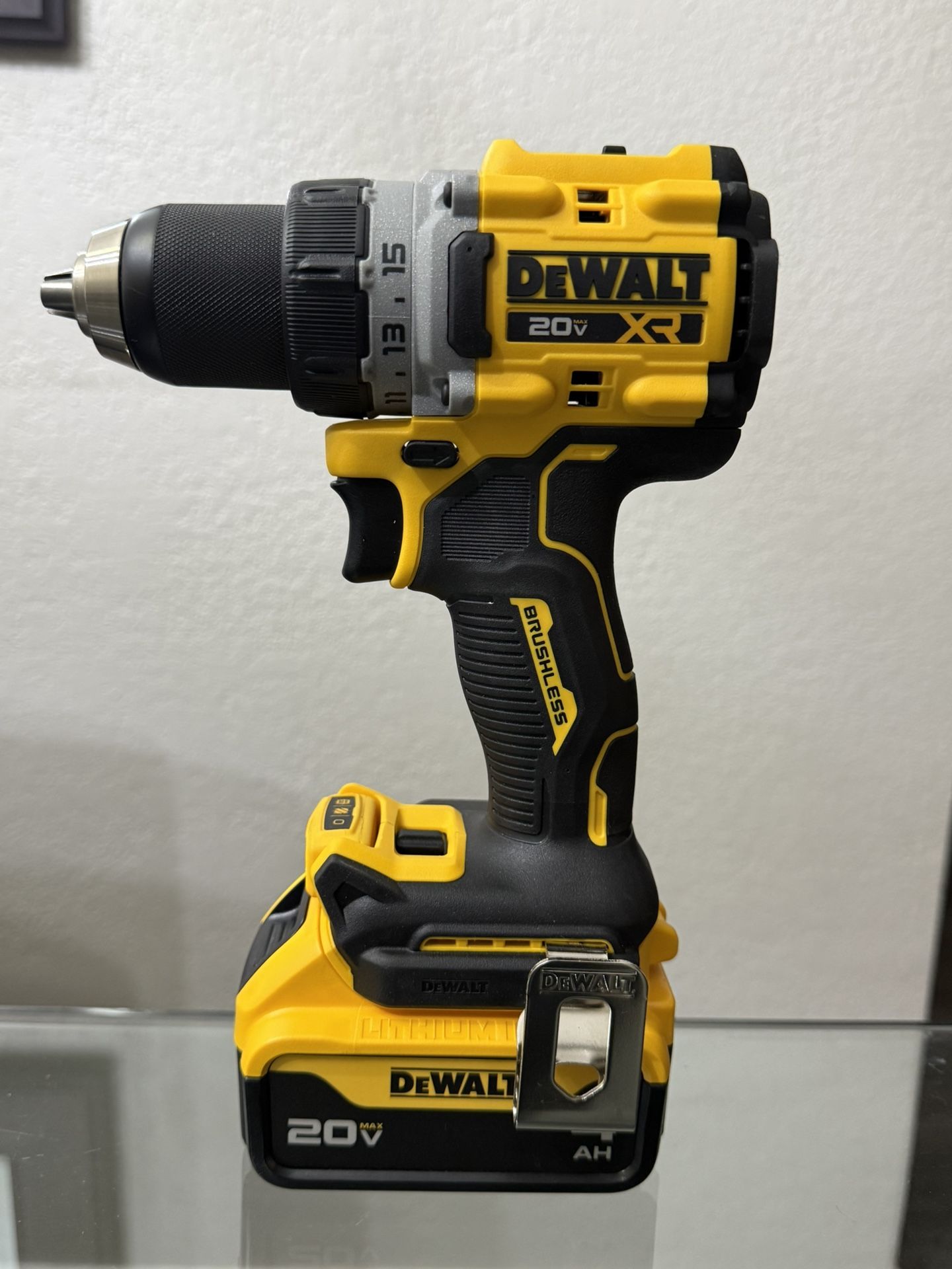 DEWALT 20V XR Brushless Cordless 1/2 in. Hammer Drill (Tool And Battery