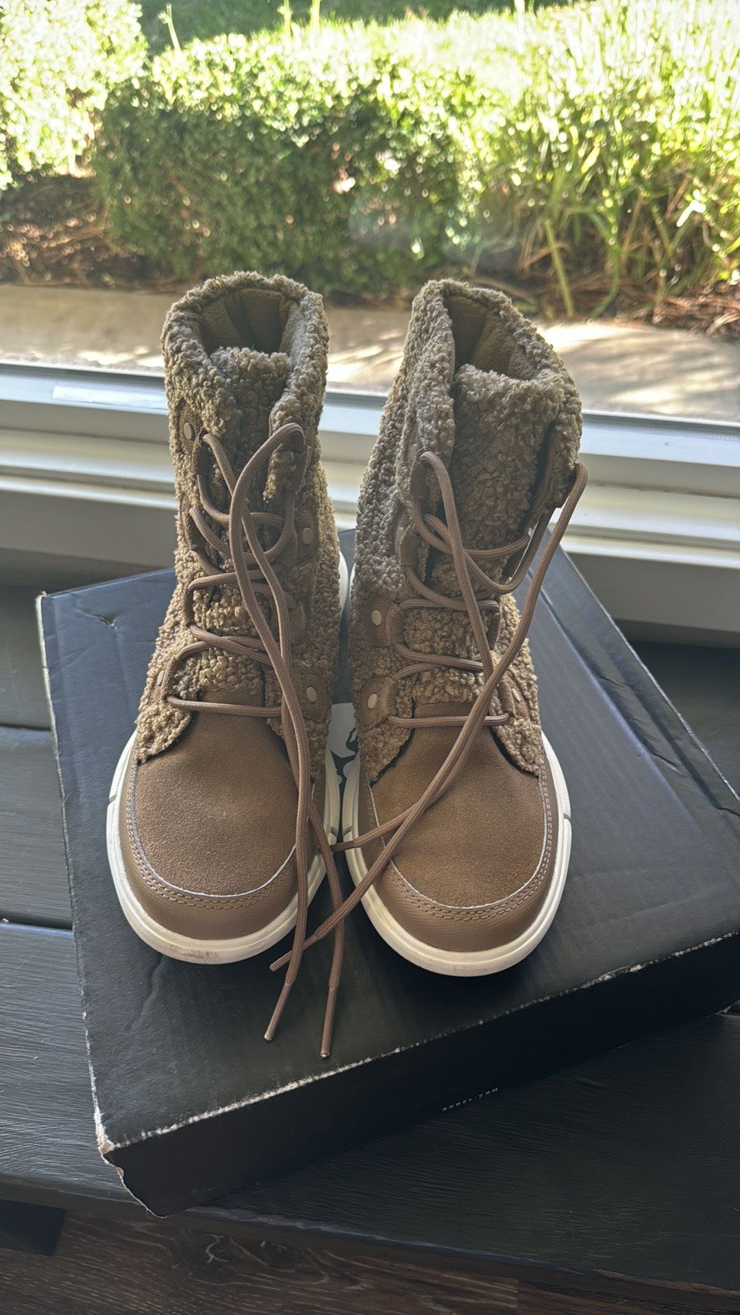 Sorel - Women's Cozy Boots Size 7.5 Fits In 7