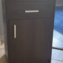 Accent table for home or office. In perfect condition a like new!