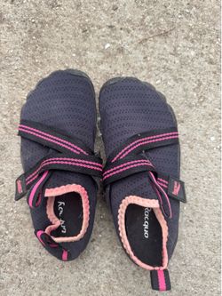 Girls water shoes