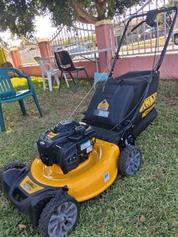 DEWALT
21 in. 150cc Briggs and Stratton 625ex Engine Rear Wheel Drive 2-in-1 Gas Self Propelled Walk Behind Lawn Mower